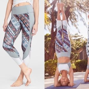 Athleta Nomad Salutation Mesh Capri